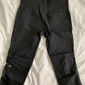 Lululemon cropped gray leggings! Size 4
